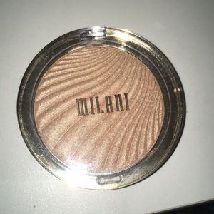 Milani highlighter in the shade strobe light.